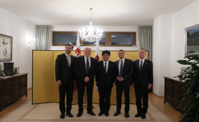 スロバキア日本友好議員連盟のメンバーと