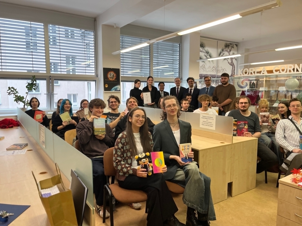 Veľvyslanec Kawakami slávnostne odovzdal publikácie z knižného grantu programu READ JAPAN