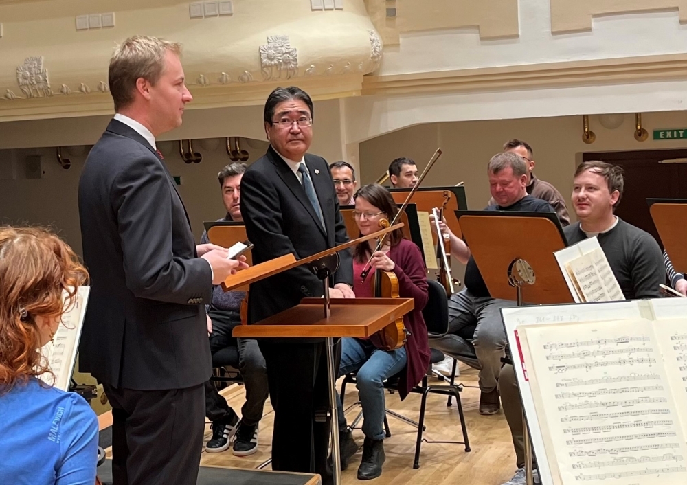 Veľvyslanec Kawakami navštívil Štátny komorný orchester Žilina 