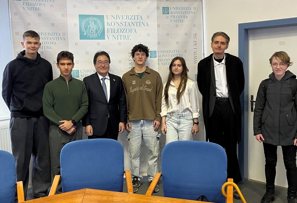 Prednáška veľvyslanca Kawakamiho na Univerzite Konštantína Filozofa v Nitre