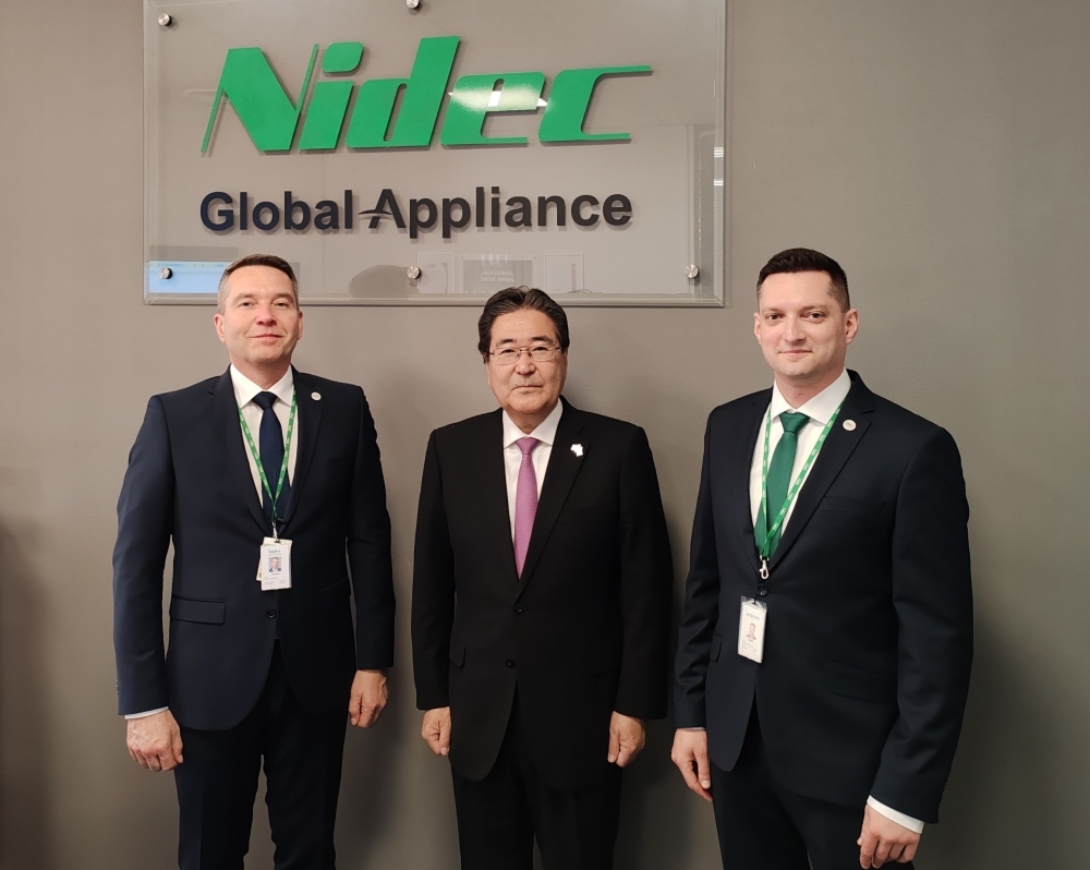 Návšteva veľvyslanca Kawakamiho v spoločnosti Nidec Global Appliance