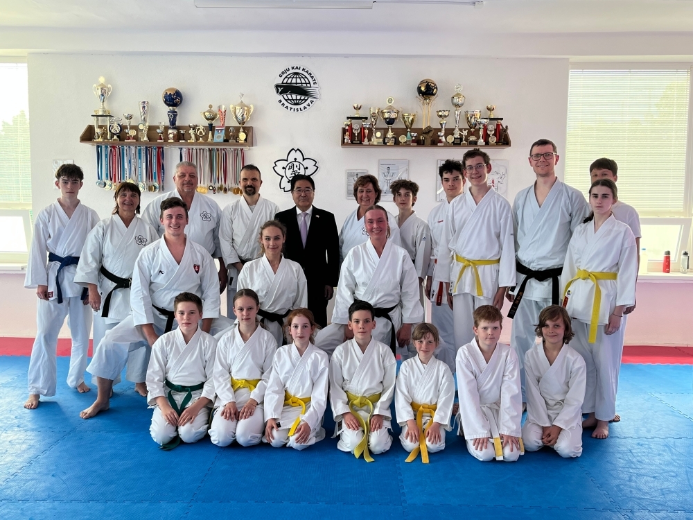 Návšteva veľvyslanca Kawakamiho v klube GOJU KAI KARATE Bratislava