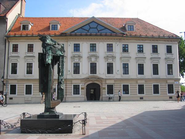 pohľad na budovu BIBIANY